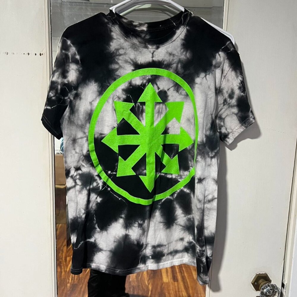 Black and green tie-dye band tee